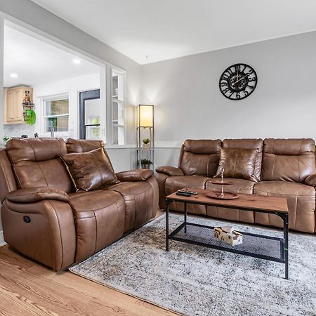 לונגאיל Beautiful 2 Bdr South Shore Montreal מראה חיצוני תמונה