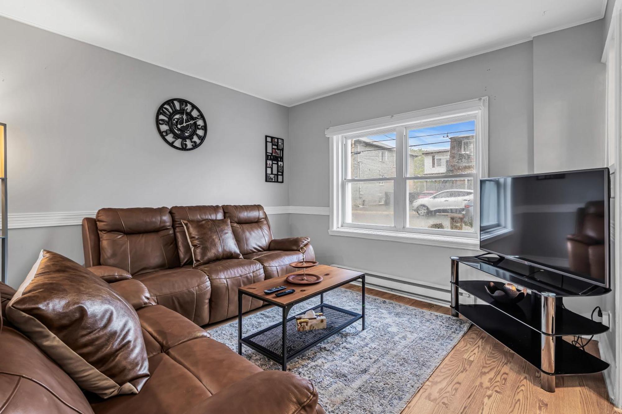 לונגאיל Beautiful 2 Bdr South Shore Montreal מראה חיצוני תמונה